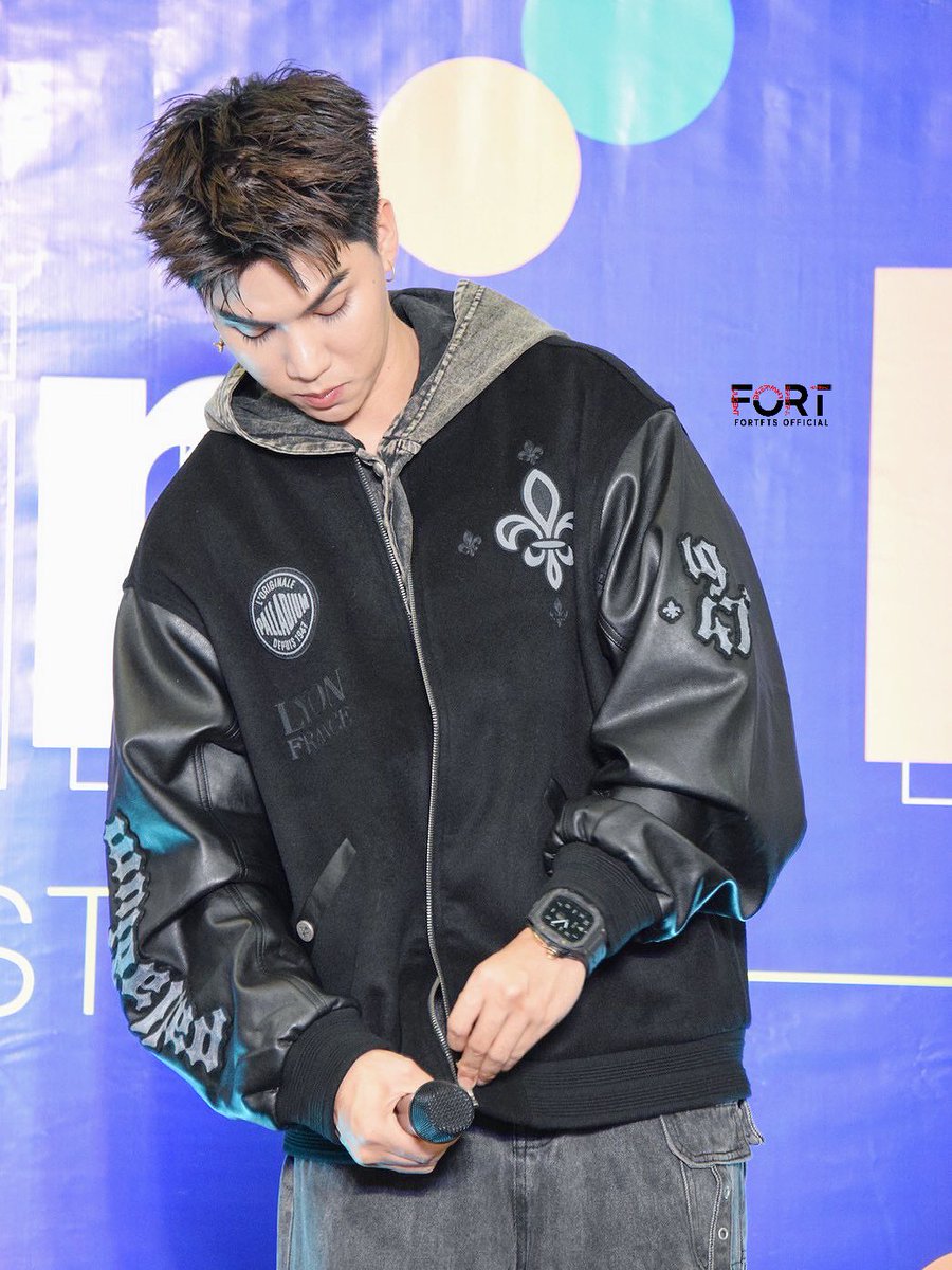 FortftsOfficial's tweet photo. 250405 Roving Fox in Trang - Fort Thitipong

ชุดนี้แมตช์เองด้วยค้าบ จากพี่ๆแฟนคลับ 😎

FORT IN TRANG 

#RovingfoxXFort 
@fort_fts #FortFTS #ComeFortZon #BabyFeat https://t.co/8PM7oLaWyb
