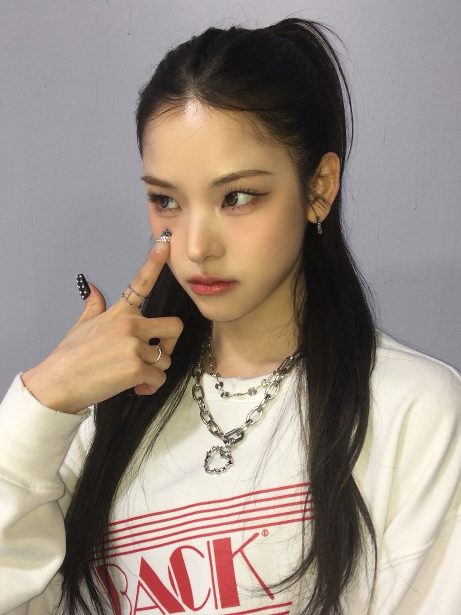 izna_offcl's tweet photo. [izME📮]

😈🖤

#izna #이즈나
#MAI #마이 https://t.co/rDeQFiDFph