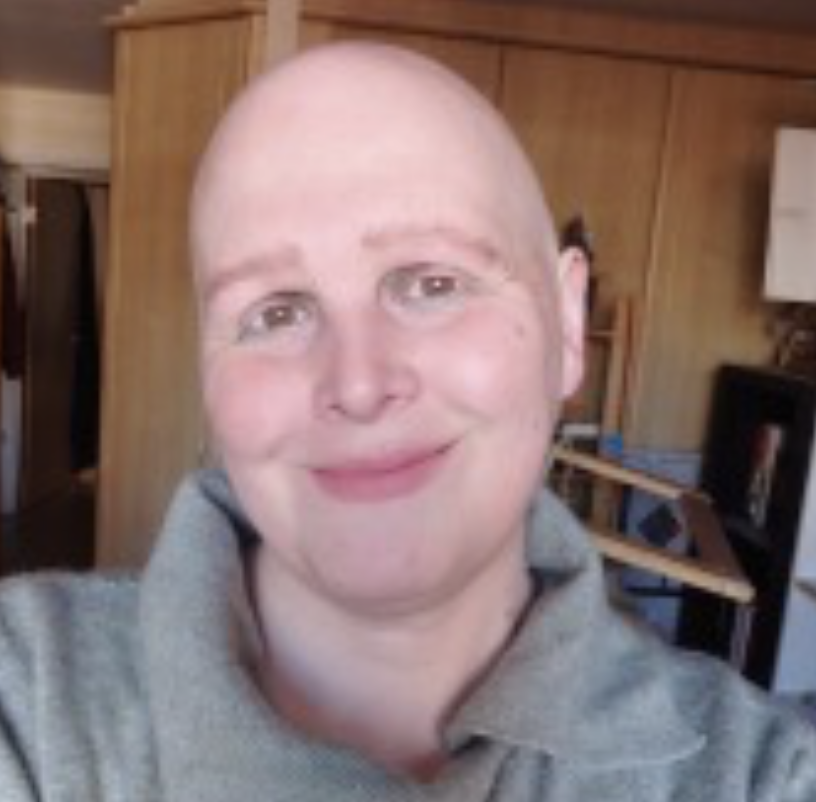 Justabaker17's tweet photo. @leakylike @OorDayHasCame @PankhurstEM Which Rachel Saunders would that be? The filtered photoshopped head tilting version on the left? Or the more.....natural version on the right? 
Transwomen are conmen. https://t.co/LgSJtTM3Xp