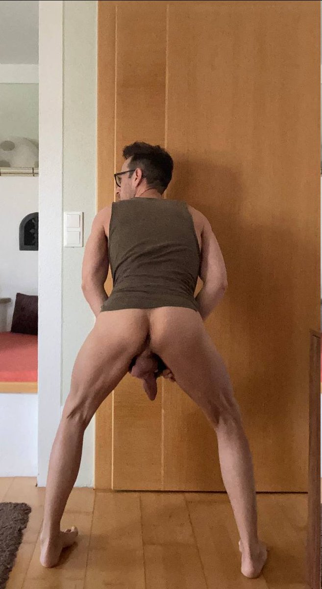 Master6Gay's tweet photo. Flo zeigt wieder gern seinen kleine Fickarsch https://t.co/VWzupHG3MU