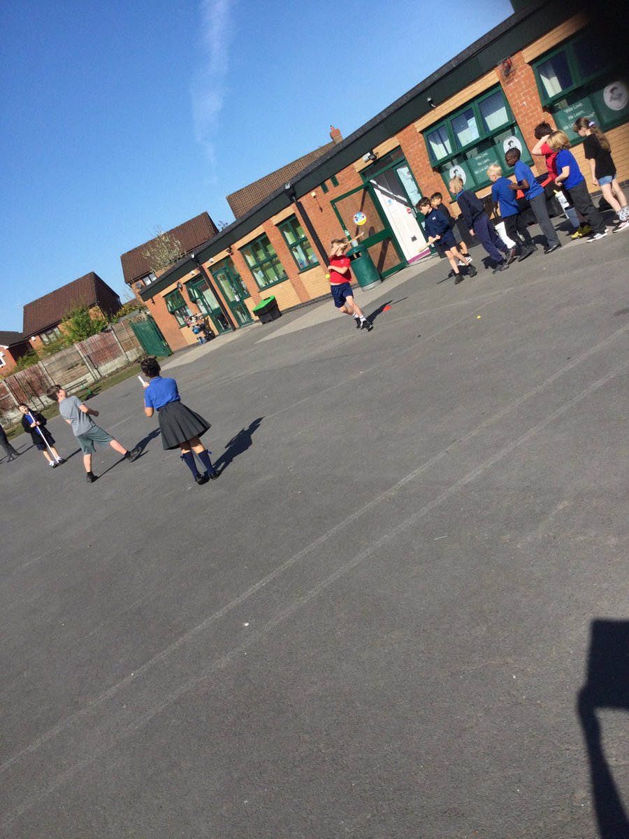 Fun in the sun during PE yesterday. We warmed up having relay races with the hurdles and then played rounders 😊 teamwork makes the dreamwork! #STMPE