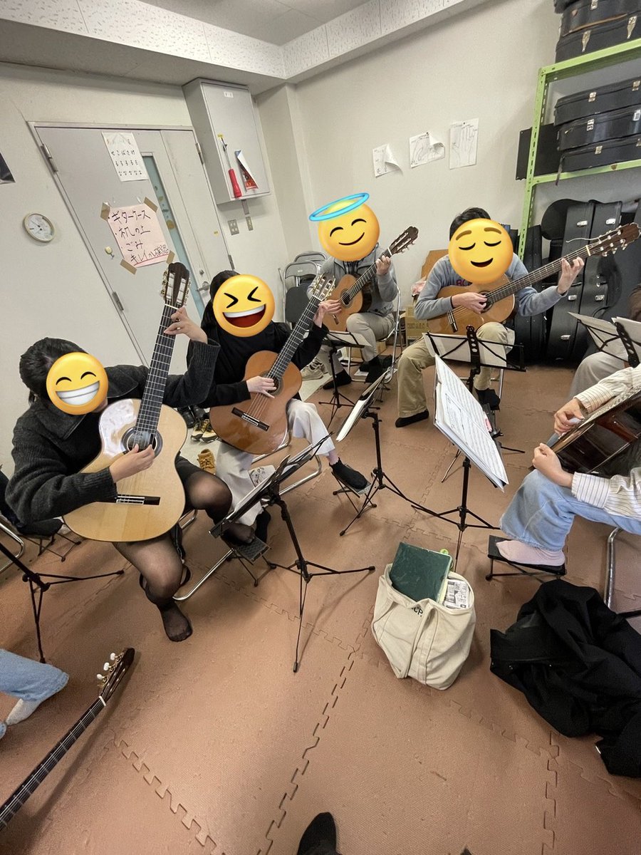 tomidai_gitaken's tweet photo. 今日は4人の方がギター体験にいらっしゃいました。
水曜と日曜は活動日なので、興味のある方はぜひいらしてください。 https://t.co/VvjxHMQBvm