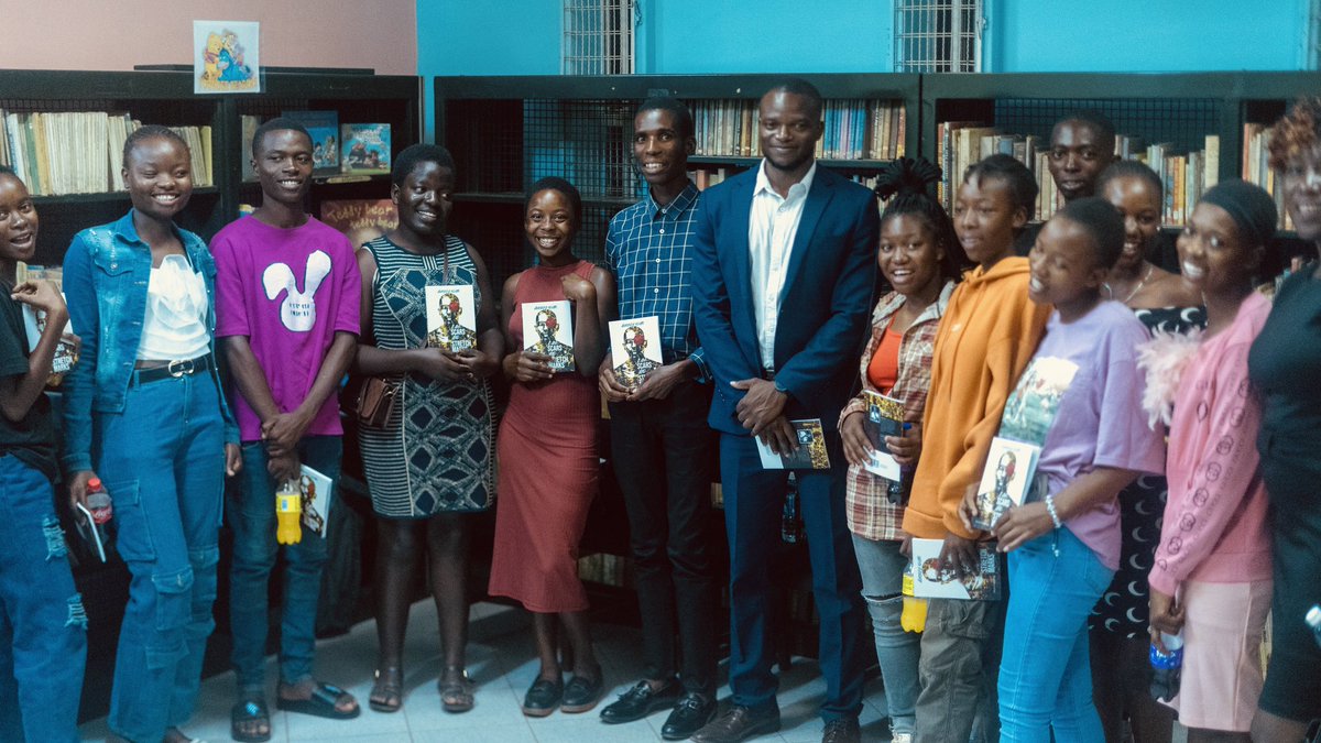 ncube_agrippa's tweet photo. With students from my former school Munyaradzi High, Kadoma.
@adv_fulcrum bought each of them a copy, and so they hold a paged testimony that ‘we are only limited by the size of our dreams’ in our guest speaker’s words. https://t.co/yq8JmI3bOQ
