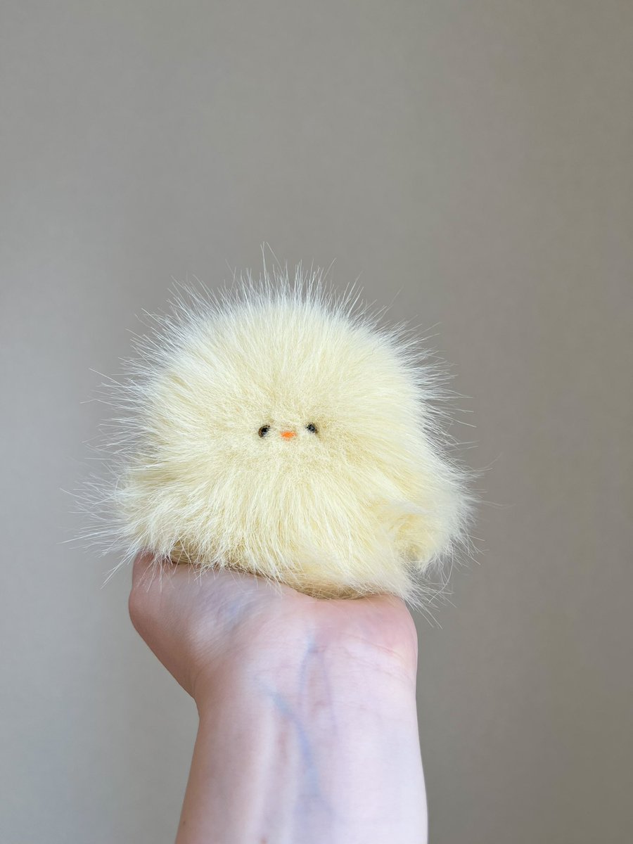 meinonuigurumi's tweet photo. ﾋﾟﾖｯ🐣

前回の試作品から型紙を少し変更しました🐥
ペレットを少し入れてほんのりずっしりさせました💞
発売日が決まったらお知らせしますので少しお待ちください🥰 https://t.co/F4hZHjmrEe