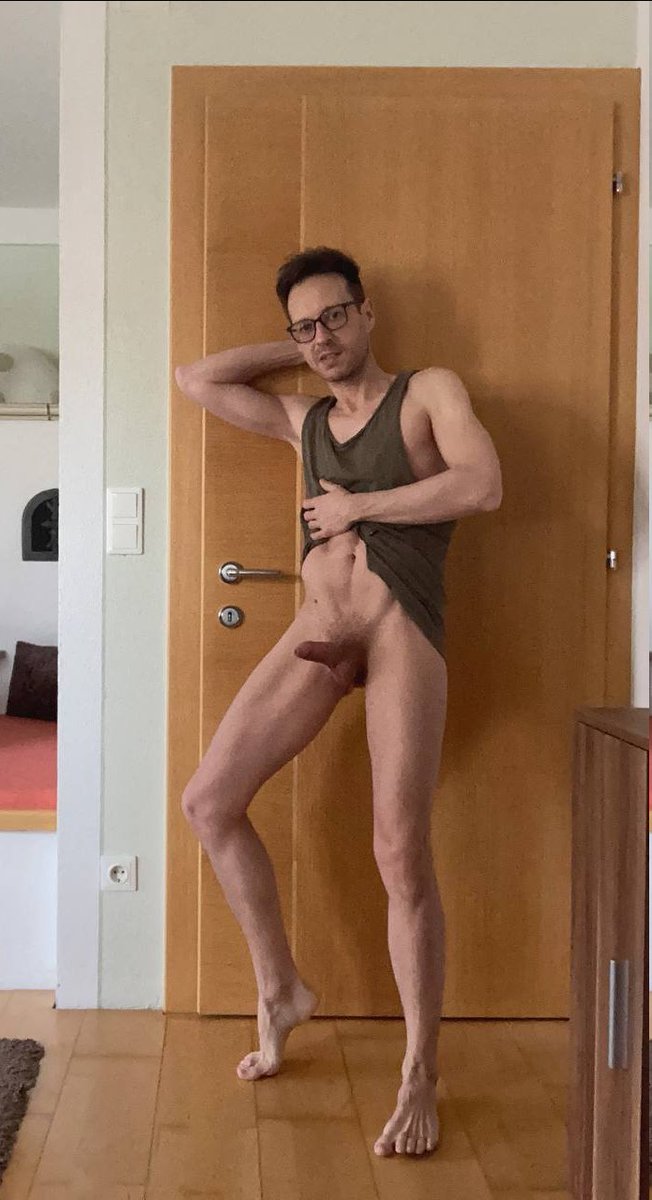 Master6Gay's tweet photo. Flo muss geblasen und ausgelutscht werden https://t.co/LcRUNsPS5g