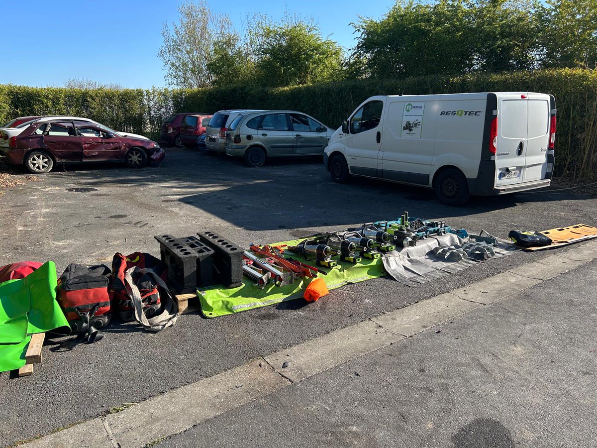 ESR951's tweet photo. Préparation pour le #challengeSR/SUAP 
#Chateaurouxdu25au28juin
Prochain rv demain au #sdis91 pour un Entraînement zonal. https://t.co/XEWvfPiLGH