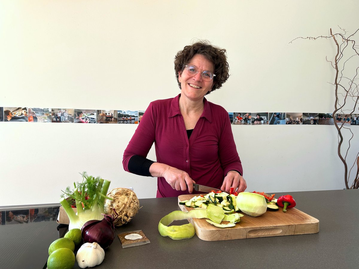 Gezond eten kans soms uitdagend zijn. Mariëtte van Duijn ontwikkelde 'De SmaakTuijn': maaltijdboxen met kruidenmixen en simpele, lekkere recepten. Mariëtte: "Dankzij de subsidie van het Impulsloket durfde ik de stap te zetten." Meer op👉bit.ly/3XQ4n4x #Groningers