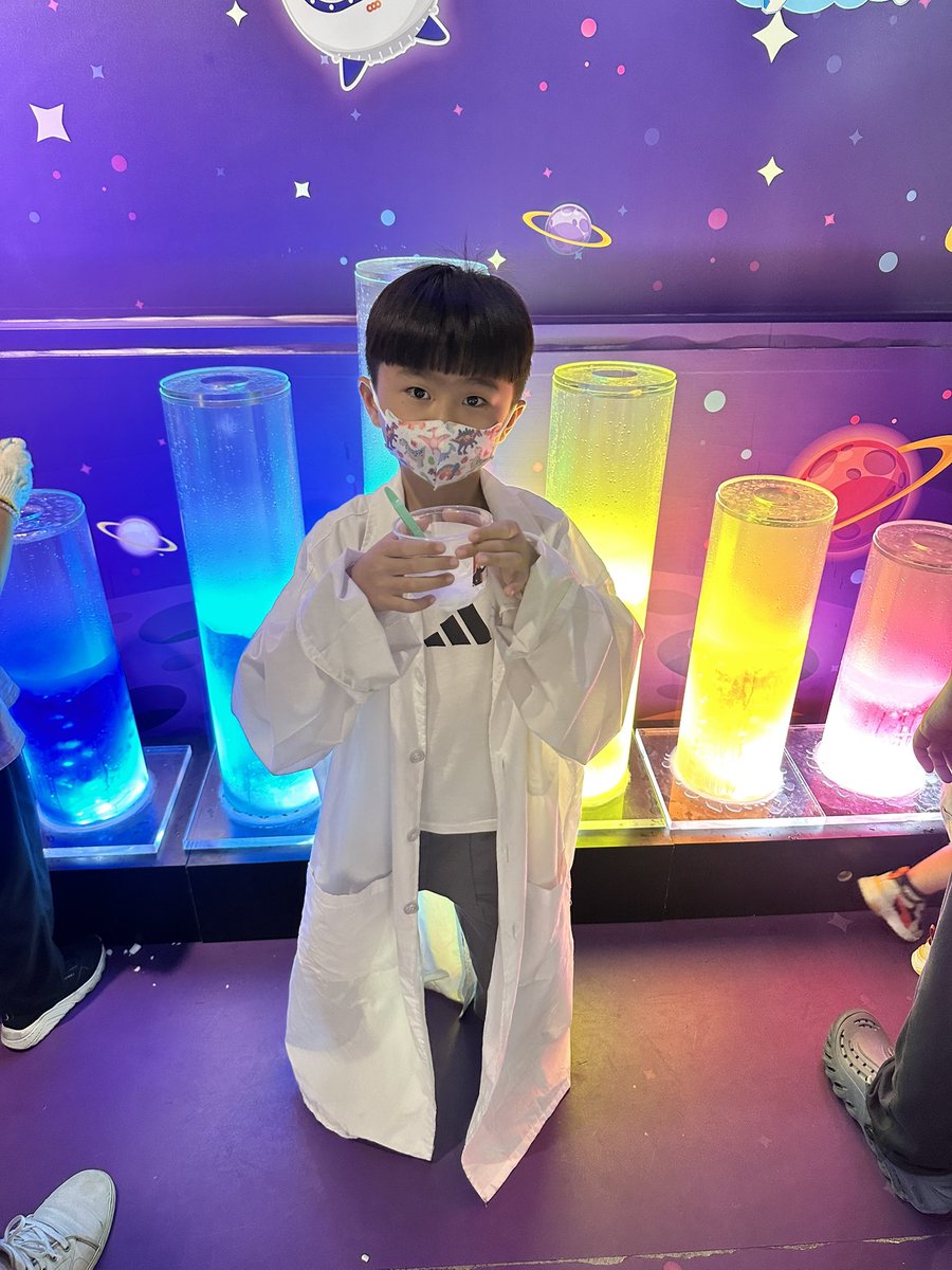 yuehlin17's tweet photo. 春假一起出遊去
#鹿草 
#冷研碳索館 
#玩乾冰 
#春假旅遊
#翁翁翁 https://t.co/YBcwcWW7IY