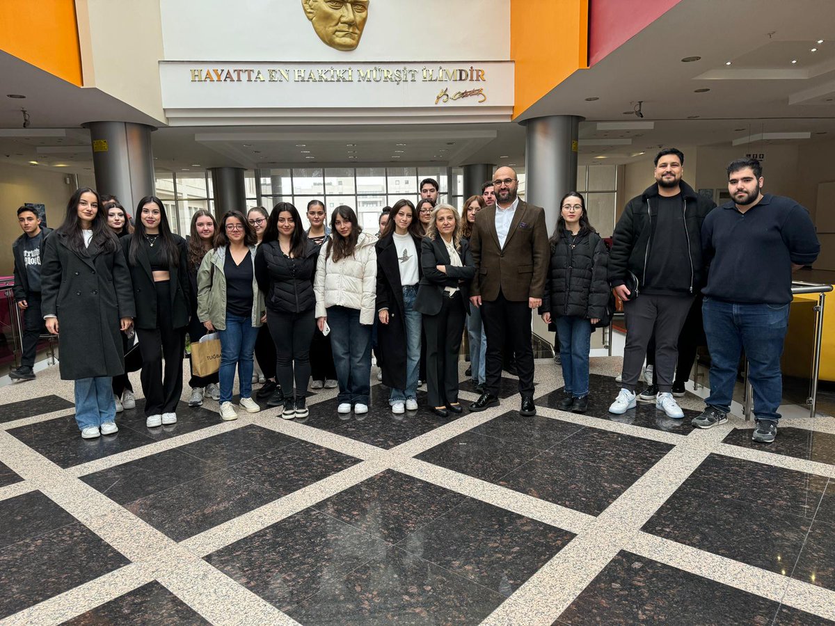 myilmaznet's tweet photo. Ufuk Üniversitesi’nde Öğretim Görevlisi Sevinç Engin tarafından verilen ‘İş Hayatına Hazırlık’ dersine konuk oldum. Üniversiteli genç kardeşlerimle keyifli bir sohbet etme imkânı buldum. Ev sahiplikleri için teşekkür ederim. https://t.co/ATUOQ4NqKx