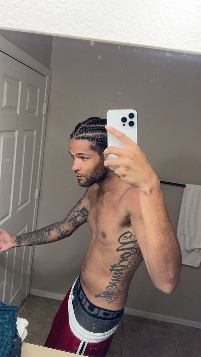 _iWard_'s tweet photo. Spring breaking 🤘#Ink #Tattoos https://t.co/bG69PwFOVS