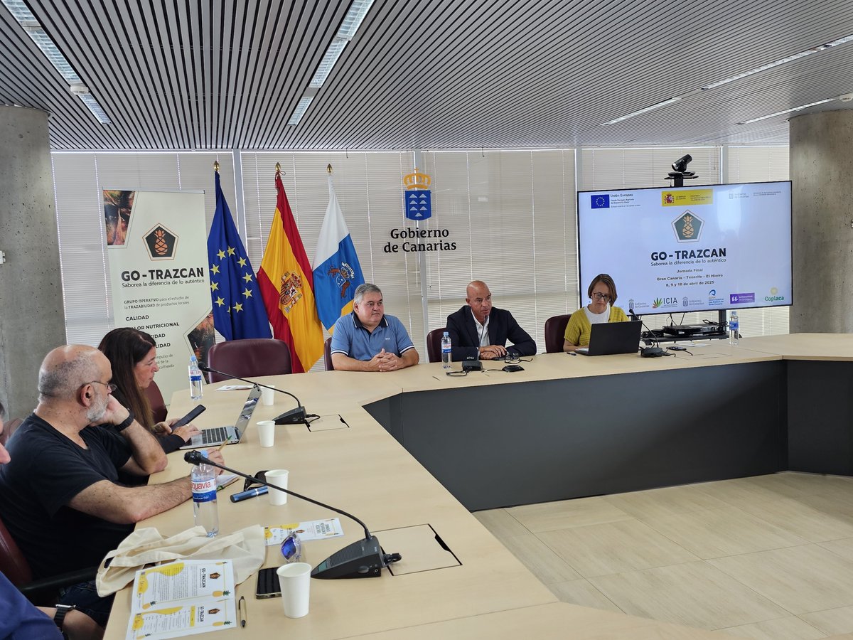 ITCCANARIAS's tweet photo. 🍍🔬El Grupo Operativo formado por ITC, ICIA, ULL, ULPGC y COPLACA presenta los resultados de #GOTRAZCAN que identifica los parámetros de calidad y trazabilidad geográfica de la piña tropical canaria para poner en valor el producto agrícola local
🔗https://t.co/1mmM9L30bD
#FEADER https://t.co/pnNU3LQQnv