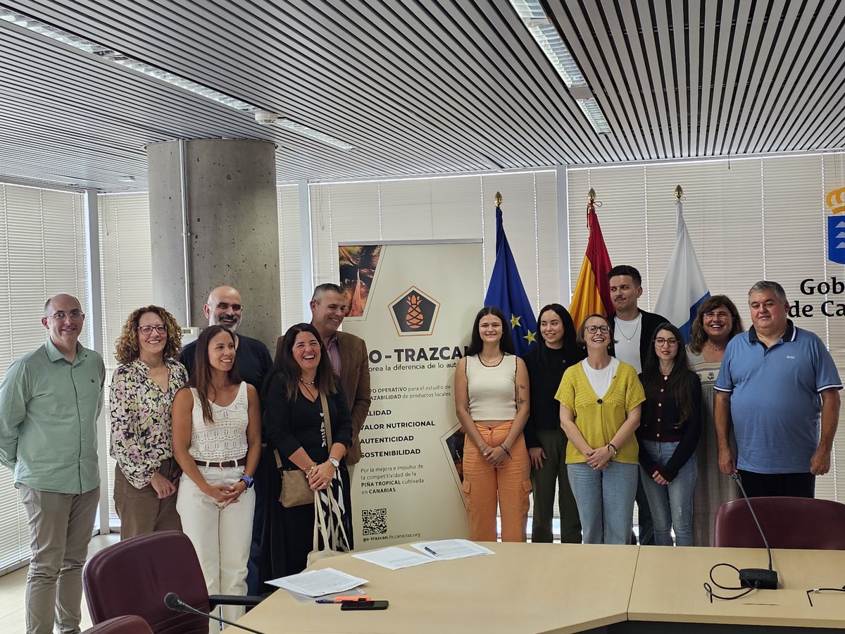 ITCCANARIAS's tweet photo. 🍍🔬El Grupo Operativo formado por ITC, ICIA, ULL, ULPGC y COPLACA presenta los resultados de #GOTRAZCAN que identifica los parámetros de calidad y trazabilidad geográfica de la piña tropical canaria para poner en valor el producto agrícola local
🔗https://t.co/1mmM9L30bD
#FEADER https://t.co/pnNU3LQQnv