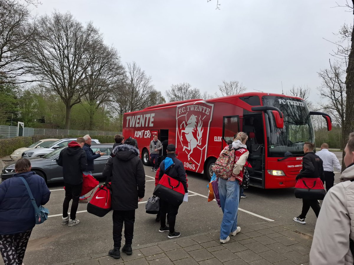 Excelsior31G's tweet photo. Vandaag gaan wij richting #KNVB campus #Zeist. Hier nemen wij @Excelsior31G deel aan het evenement voor G-voetballers. Een dag vol sportiviteit,plezier en verbinding. https://t.co/KV522wEoM2