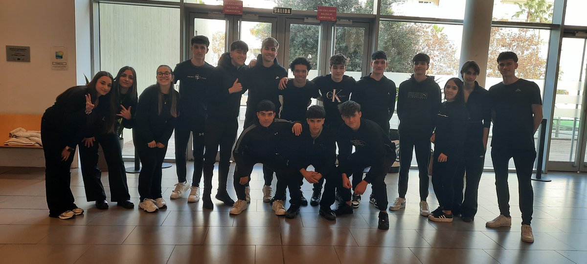 Esta es la aportación que los alumnos de Literatura Universal hicieron en la Gala de Navidad del Centro.
Esperamos que os guste.
Puedes verlo en el siguiente enlace: iesfernandodelosrios.com/poesia-por-el-…