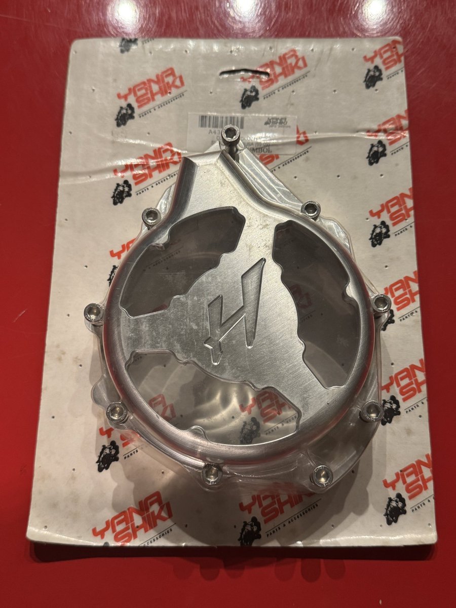 TripleStar_1's tweet photo. Hayabusa Yanashiki Hロゴスターターカバーupしました👇
下記リンクのカテゴリー、スポーツバイクのスターターカバーで確認できます👌

https://t.co/ZwzuU3uyWu

#gsx1300r 
#隼
#hayabusa https://t.co/RwAutLZUUR