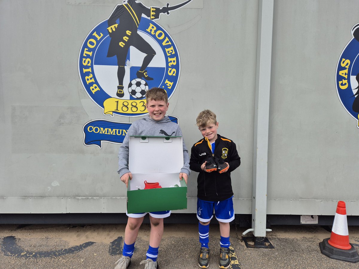 BristolRoversCT's tweet photo. π As part of our #PLKicks Rebooted campaign, we were thrilled to hand out newly recycled boots to some of the younger members of the #GasFamily at yesterdayβs Open Training at The Mem ππ΅βͺοΈ
@PLCommunities #4Quarters1Community https://t.co/33FqnwF7EA