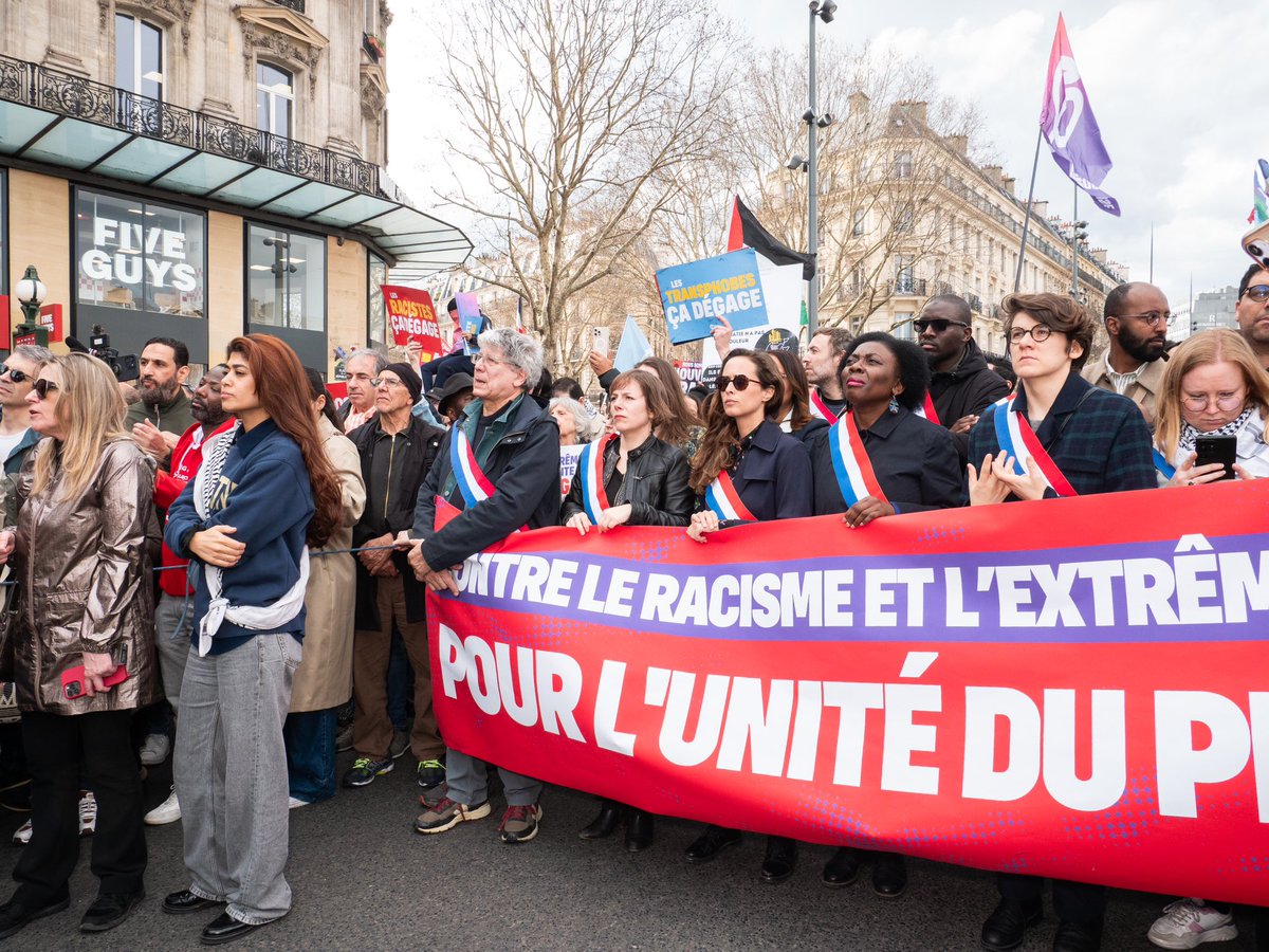 Jules_Laurans's tweet photo. 🔴 [Thread] J’ai enquêté sur la nébuleuse des collaborateurs de LFI où se mêlent discours radicaux et prises de position violentes. Pro-Hamas, soutiens aux Black Blocs, réseaux islamistes, antisémitisme, je vous dévoile tout ⤵️ https://t.co/Kwlf0dvYTo