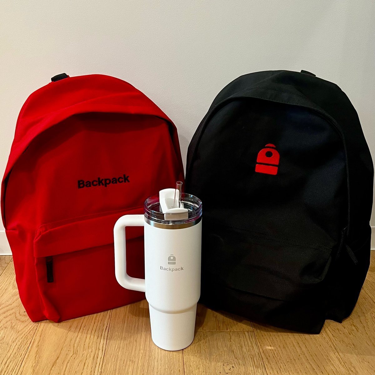 #BACKPACK 重大消息！
背包正式推出全新积分空投活动，为即将到来的发币计划预热！
🔥 大家真的不冲吗？目前竞争不算激烈
交易还能赚积分，顺便薅个空投，真的很香～  
📷 抽 3 个 BACKPACK 定制红书包 
（需通过我的专属链接注册： backpack.exchange/signup?referra…
并产生交易量）