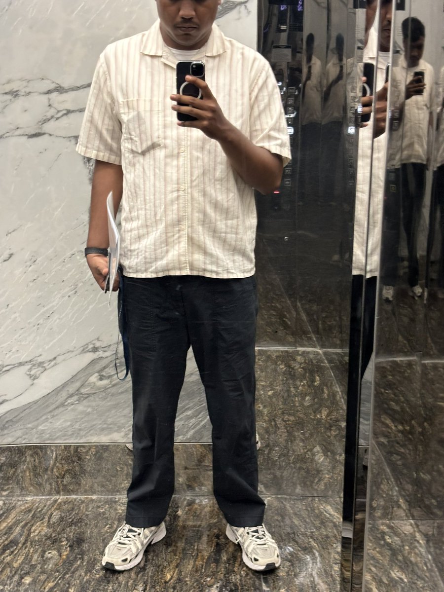 dinulmirza's tweet photo. Outfit santai dulu ke kantor yeee https://t.co/povtmbcuuG