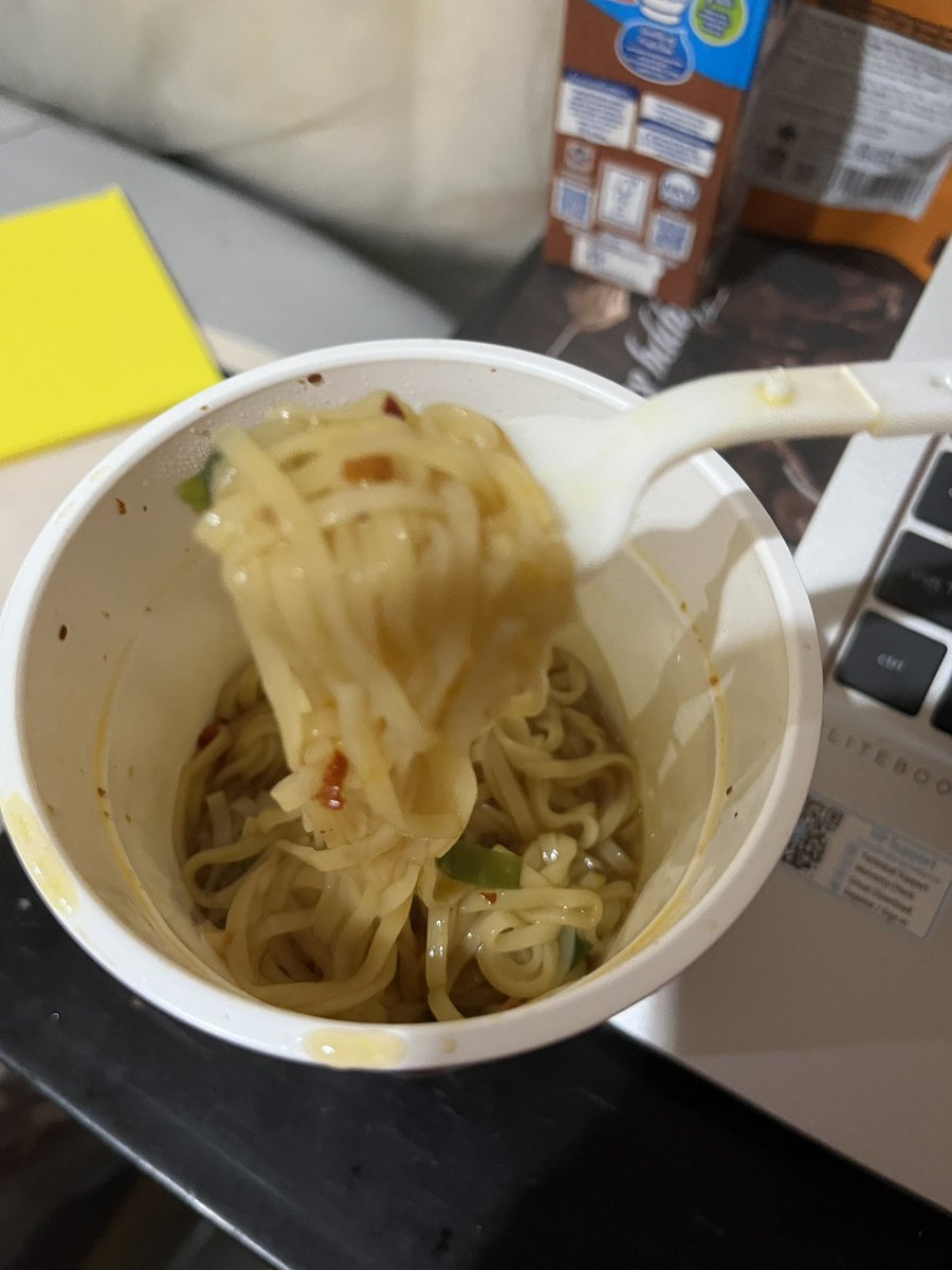 Marmyu_'s tweet photo. Mi cup terenak 
Berasa makan langsung di jepang wkwk 
🍜🍜 https://t.co/ZRxkeZVwm8