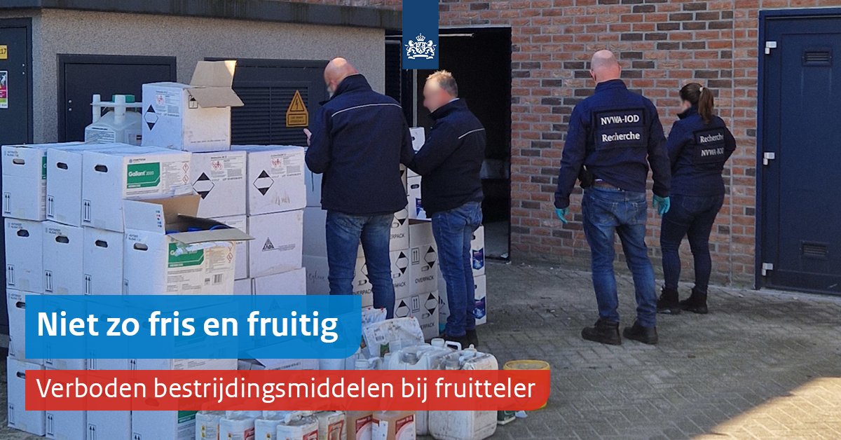 _NVWA's tweet photo. Onze rechercheurs vonden 1.600 liter illegale bestrijdingsmiddelen bij een fruitteler.
We hebben de middelen meegenomen. Ze worden vernietigd op kosten van de teler. Op de aardbeien van het bedrijf zijn geen verboden bestrijdingsmiddelen aangetroffen.

👉 https://t.co/V8AuttxjAg https://t.co/gvBYYfP92x