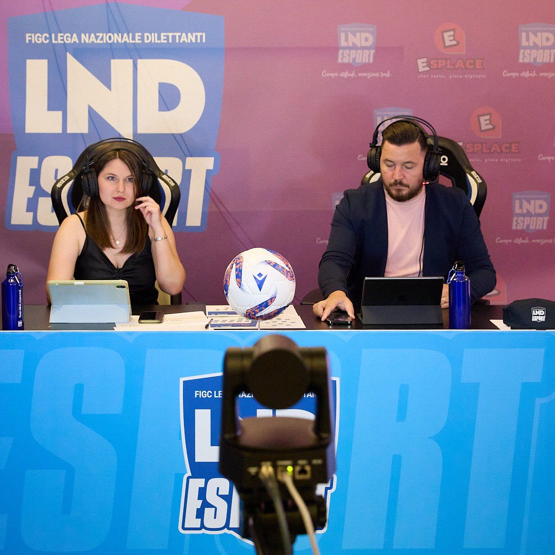 Questa sera LIVE della efemminile! 
Non mancate mi raccomando 🔥
21:30 sul canale <a href="/LNDEsport1/">LND Esport</a> 

twitch.tv/legadilettanti…

Ps: SPETTACOLO ASSICURATO 💣
<a href="/90MBER/">🎙 90MBER 🎙</a> <a href="/mattiameo_/">Mattia Meo</a> <a href="/_ilgrave_/">iLGrave</a> <a href="/AndreaLagna7/">Andrea</a>
