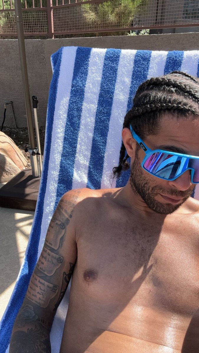 _iWard_'s tweet photo. Poolside PHX 🐦‍🔥🌞🌊 #Coolin https://t.co/n1mFy26zm4