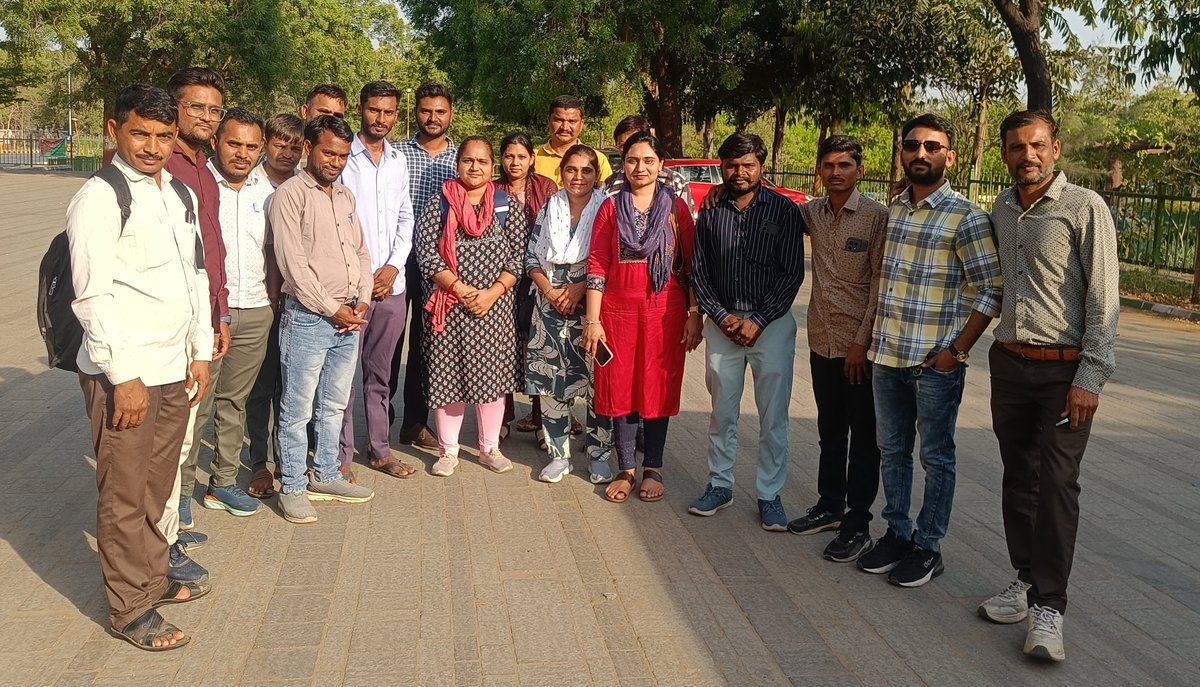 tejasmajithiya5's tweet photo. છેલ્લા ઘણા સમયથી 1થી5 માં જગ્યા વધારા માટે લડત લડતાં ઉમેદવાર સાથે ગત રોજ ગાંધીનગર ખાતે મુલાકાત કરી સાથે RTI મુજબ ખાલી મહેકમ પર ચાલુ વિદ્યા સહાયક ભરતીમાં જગ્યા વધારા માટેના મુદ્દા અન્વયે સચિવાલય ખાતે ઉમેદવારો દ્વારા રજૂઆત પણ કરવામાં આવી. @prafulpbjp @kuberdindor @hdraval93 @YAJadeja @Bhupendrapbjp @CMOGuj @PMOIndia @Mukeshias @narendramodi