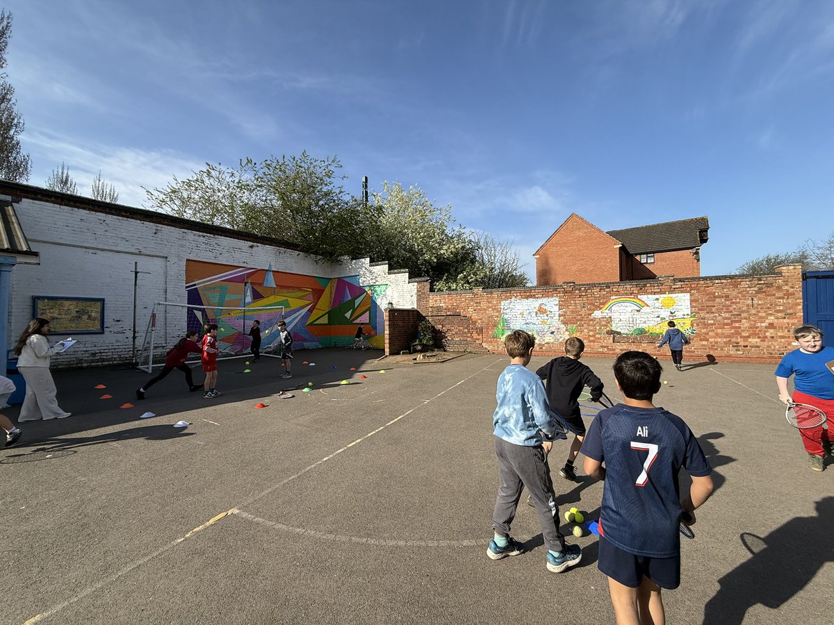 ClaphamTerrace1's tweet photo. House Event in the βοΈ
Year 5 take to the court to compete in their Tennis competition! #HouseEvent #Tennis #Sports https://t.co/eWTGIiykVA
