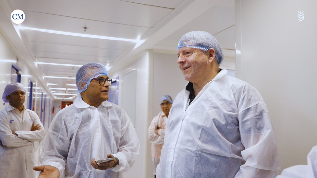 conceptmedicals's tweet photo. Honoured to host Prof. Dierk Scheinert at @conceptmedicals!
His pioneering work in critical limb ischemia and aortic aneurysm repair inspires us to drive innovation in vascular care.
#PeripheralIntervention
#VascularCare
#EndovascularInnovation https://t.co/jRABjTPxhF