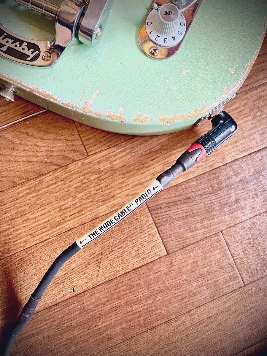 Paolo0823's tweet photo. 良いLIVEを観た翌日はギターに熱が入ります。
メインアンプのBEDROCK BC-75は入院しましたが、他のBEDROCKで(苦笑)
シールドはThe NUDE CABLEを使用。
オーダーで名前を入れて貰ってます。
お気に入りです。
#Fender
#フェンダー
#Telecaster
#テレキャスター
#BEDROCKAMP
#TheNUDECABLE https://t.co/uxjDh3mQnI