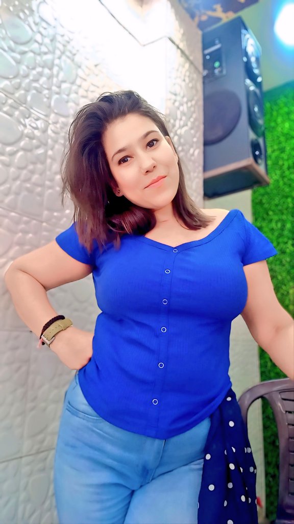 Enigvarya's tweet image. Brains in the books, sass in the stance!
Teacher by profession, diva by choice.🤘💎
#BlueVibes #SmartAndStylish
📚💁‍♀️✨👠💙