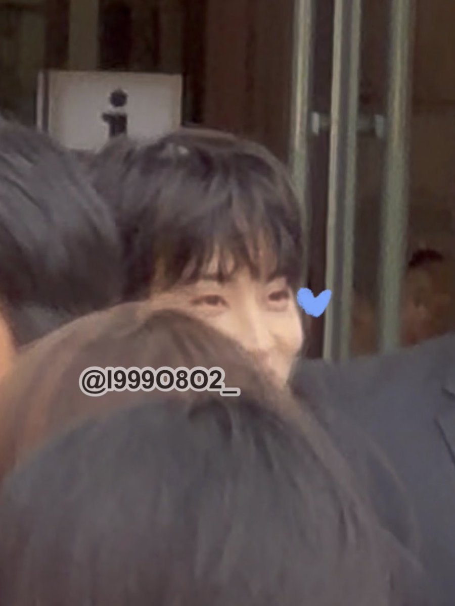 l999O8O2_'s tweet image. 마크 팀홀튼 출근길에 휀걸들 보자마자 광대 뽕싯 올라오는거 ㅠㅠ ♡ ♡