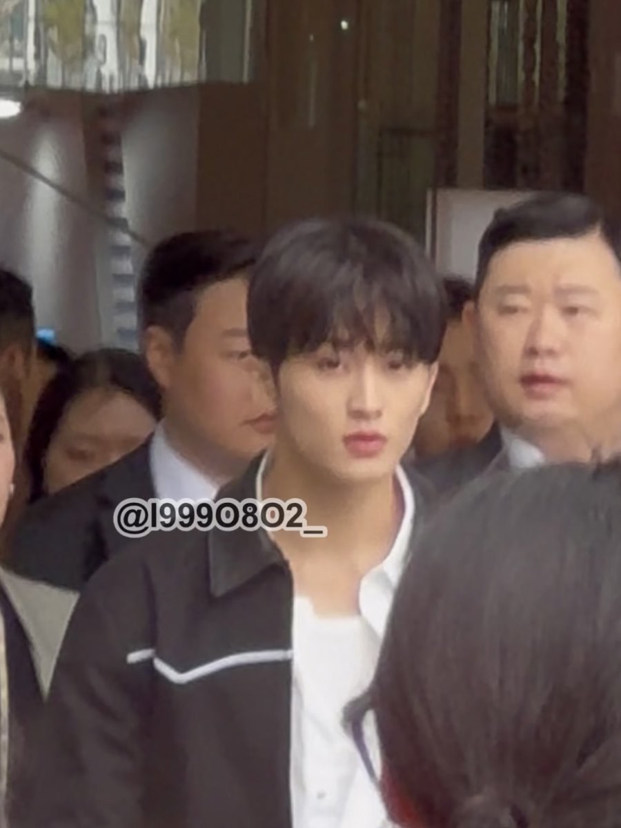 l999O8O2_'s tweet image. 마크 팀홀튼 출근길에 휀걸들 보자마자 광대 뽕싯 올라오는거 ㅠㅠ ♡ ♡