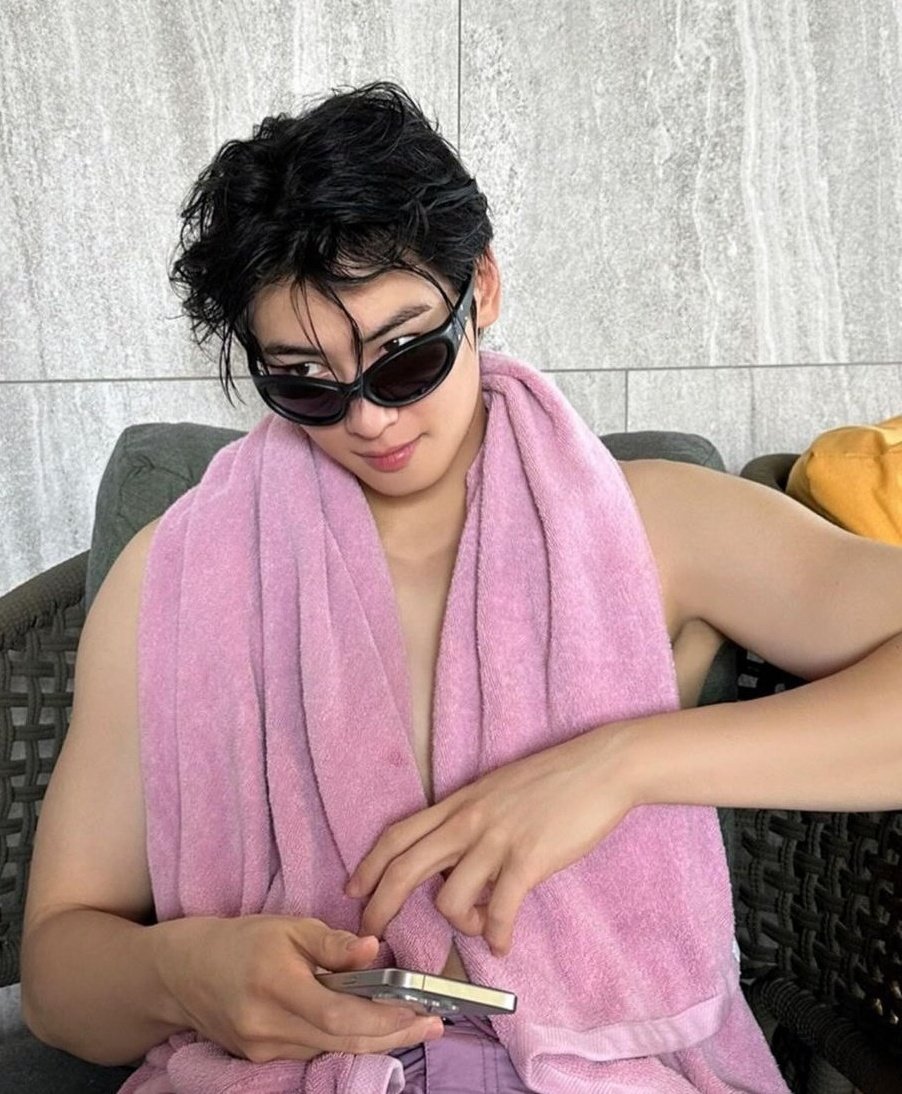 yeoshine_'s tweet photo. Cha Eunwoo 😎 https://t.co/jy3VbyqZaT
