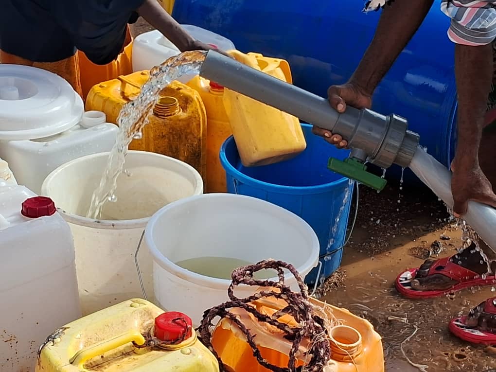 ActionAid_SS's tweet photo. In response to Farlibax community water crisis, @ActionAid_SS  is providing emergency water trucking to 2,000 households in Somalia, helping families survive this critical time. Now in Week 2, we &amp; our partners are also assessing further needs to deliver a stronger... https://t.co/5G19QhDa5Z