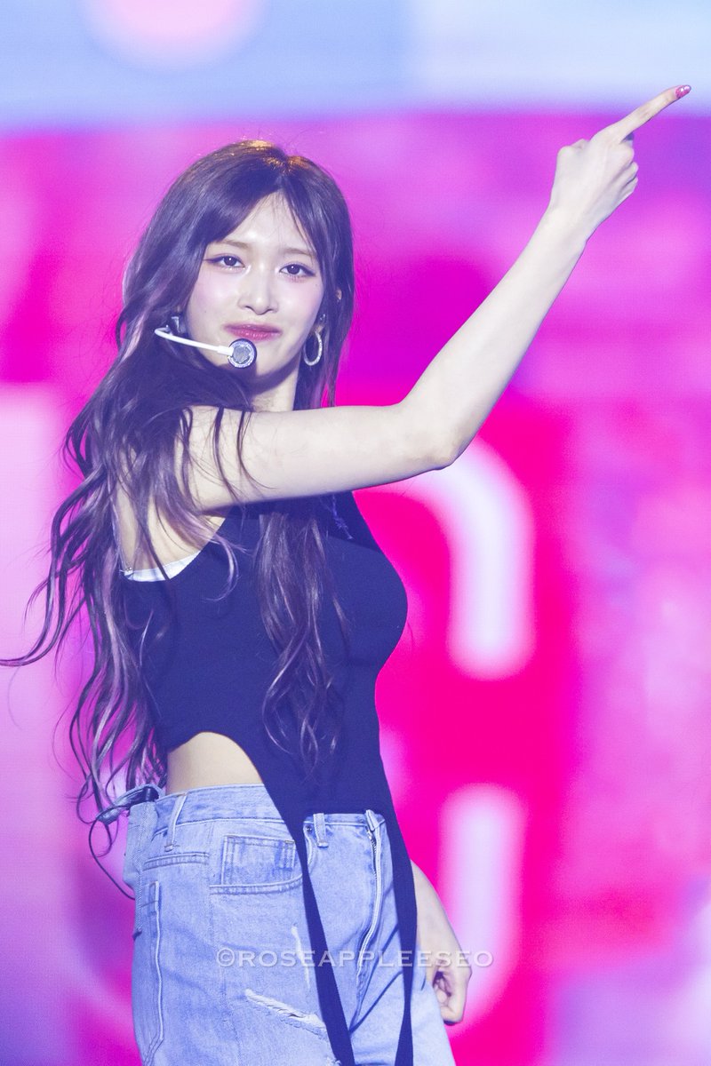 roseappleeseo's tweet image. 2025 IVE THE 3RD FAN CONCERT
＜IVE SCOUT&amp;gt; ✨ SEOUL💕😘

#IVE #아이브 #LEESEO #이서 #イソ 
@IVE_twt