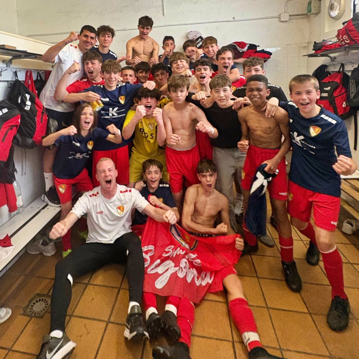 TerrassaFC's tweet photo. 👉 𝗩𝗜𝗖𝗧Ò𝗥𝗜𝗔 importantíssim (1️⃣-2️⃣), amb remuntada inclosa, del S1️⃣4️⃣🅰️ en la seva visita al #CEMercantil, un rival directe a la lliga, en un partit de menys a més de l’equip que aconsegueix la 3️⃣a plaça

⚽ FERRAN VILA (2), golejador!

☁️ #ToquemElCel https://t.co/yoY3VNmAzx