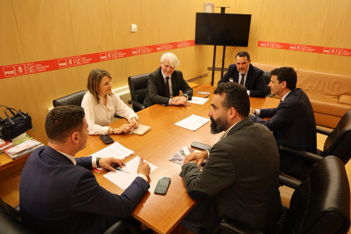 Abogacia_es's tweet photo. 📢 El Grupo Socialista @gpscongreso se compromete con la Abogacía a tramitar la ley de la pasarela para los mutualistas con la máxima urgencia.

👉 La tramitación podría arrancar el mes que viene, según trasladaron en una reunión a la Abogacía Española.

https://t.co/1a4xj1VxsJ https://t.co/ezcubkvwP8