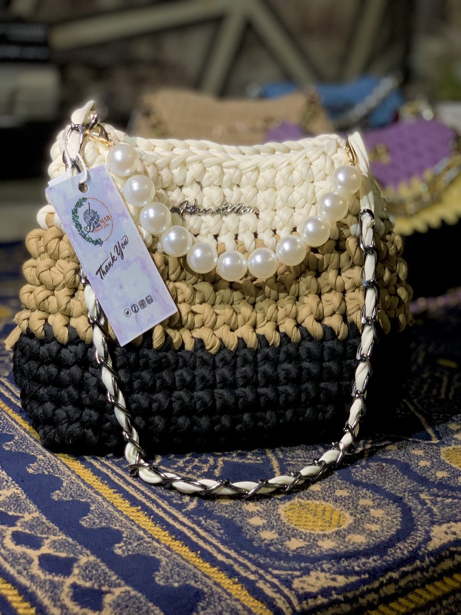 Aryam__b's tweet photo. The positive side of being dragged on this app 😊 

Yes I made sales … sold 10 bags  within a week 💃🏾 Alhamdulillah 

10k price for one, discount for 3 bags and we also do bulk orders (wholesale)

Please retweet and patronize, we have different bags in different colors 

🧶🧶🧶 https://t.co/BMqLQ6AxeW