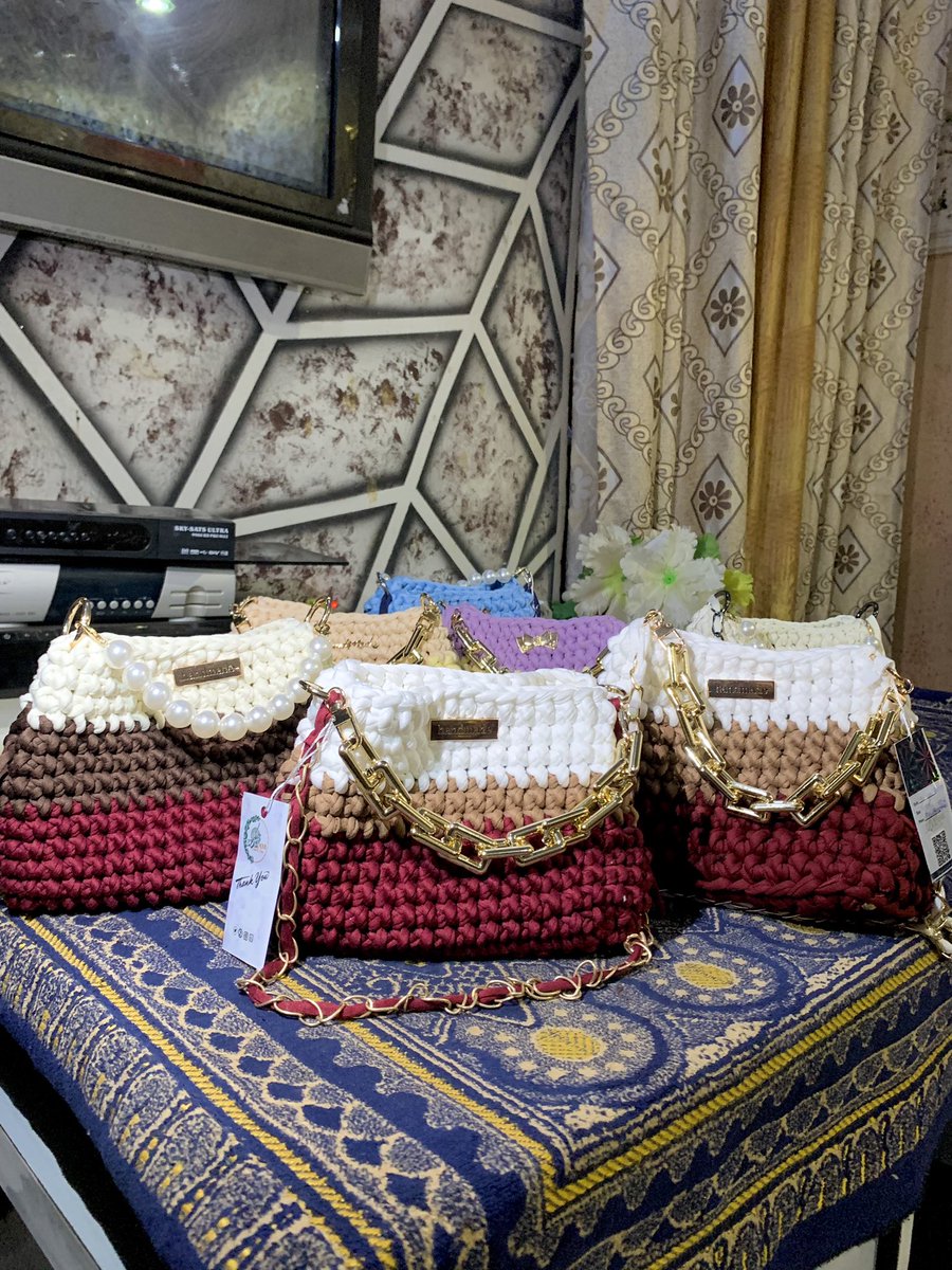 The positive side of being dragged on this app 😊 

Yes I made sales … sold 10 bags  within a week 💃🏾 Alhamdulillah 

10k price for one, discount for 3 bags and we also do bulk orders (wholesale)

Please retweet and patronize, we have different bags in different colors 

🧶🧶🧶