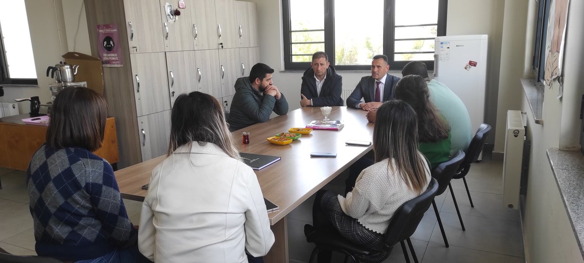 Yesildere27's tweet photo. Oğuzeli İlçe milli eğitim müdürümüz Mustafa BOZGEYIK'in okul ziyaretinden kareler 
@Oguzeli_mem 
@MustafaBozgyk27 https://t.co/ctpBUmes9u