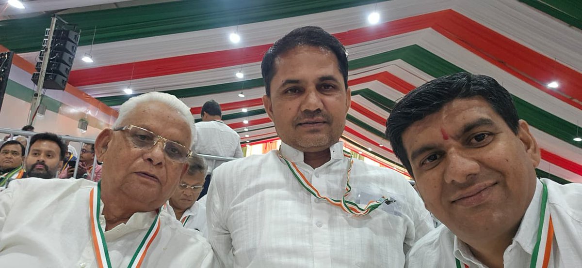 mangilalinc's tweet photo. અખિલ ભારતીય કોંગ્રેસ સમિતિનું ઐતિહાસિક અધિવેશન, ન્યાયપથ!
અમદાવાદમાં સાબરમતી નદીના તટે પવનમાં લહેરાતો ત્રિરંગો અને તેની નીચે બેઠેલા દરેકના હૃદયમાં ન્યાય, બંધારણનું રક્ષણ, પ્રગતિ અને દરેક ભારતીયની ભાગીદારીનો વિચાર..!!

#NyayPath #AICCSession2025 https://t.co/27ozVvZOmp