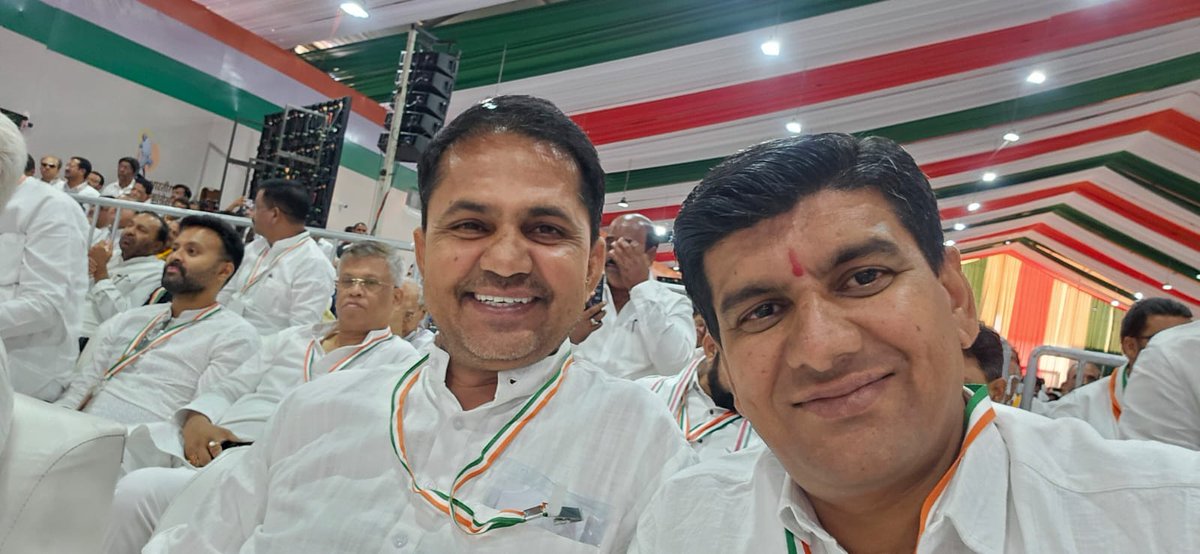 mangilalinc's tweet photo. અખિલ ભારતીય કોંગ્રેસ સમિતિનું ઐતિહાસિક અધિવેશન, ન્યાયપથ!
અમદાવાદમાં સાબરમતી નદીના તટે પવનમાં લહેરાતો ત્રિરંગો અને તેની નીચે બેઠેલા દરેકના હૃદયમાં ન્યાય, બંધારણનું રક્ષણ, પ્રગતિ અને દરેક ભારતીયની ભાગીદારીનો વિચાર..!!

#NyayPath #AICCSession2025 https://t.co/27ozVvZOmp