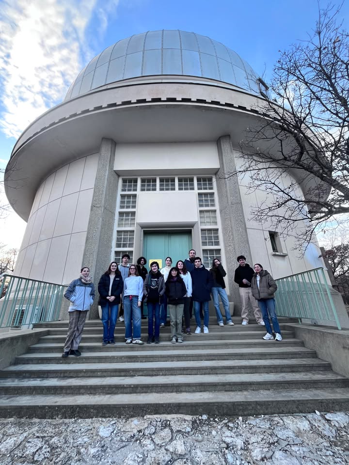 Carpentras84200's tweet photo. 🌠 Les élèves astro du lycée Victor Hugo de Carpentras sont qualifiés pour la finale nationale du concours CGenial à la Cité des Sciences, le 21 mai !
🔭 Leur projet : observer une exoplanète via #ExoClock, en lien avec la mission spatiale #ARIEL (ESA).
Bravo à eux ! https://t.co/zCAUo0YPSj