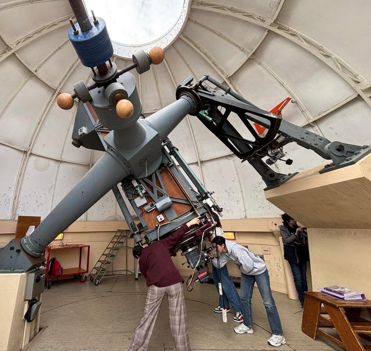 Carpentras84200's tweet photo. 🌠 Les élèves astro du lycée Victor Hugo de Carpentras sont qualifiés pour la finale nationale du concours CGenial à la Cité des Sciences, le 21 mai !
🔭 Leur projet : observer une exoplanète via #ExoClock, en lien avec la mission spatiale #ARIEL (ESA).
Bravo à eux ! https://t.co/zCAUo0YPSj