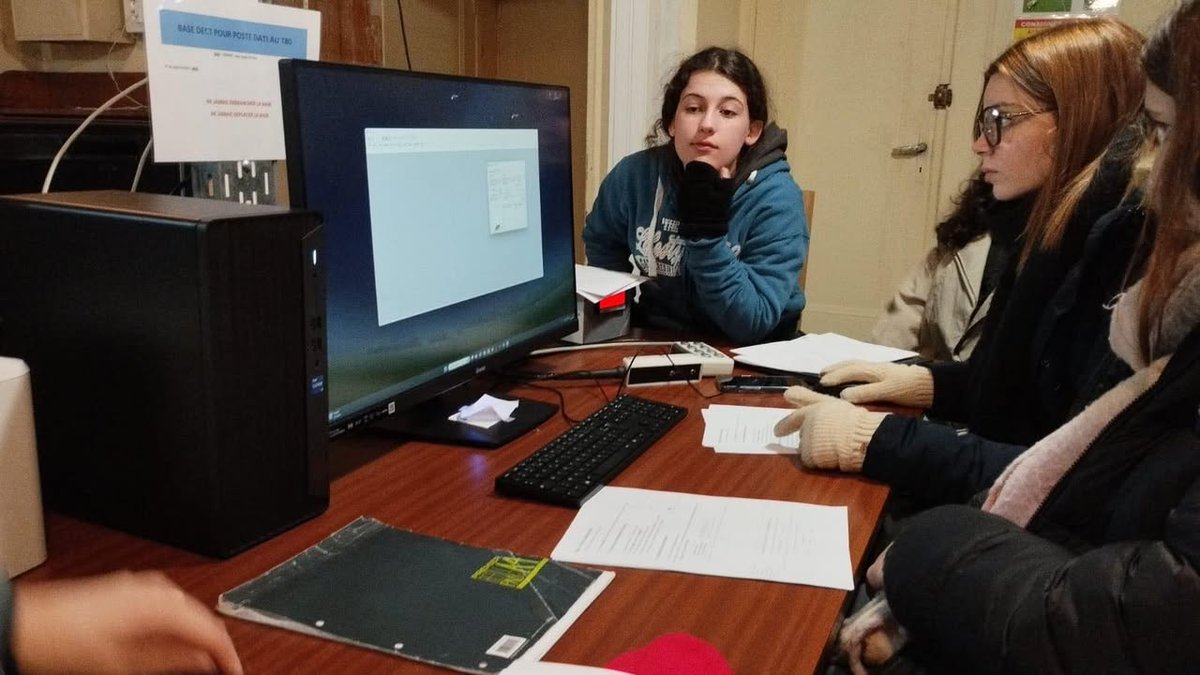 Carpentras84200's tweet photo. 🌠 Les élèves astro du lycée Victor Hugo de Carpentras sont qualifiés pour la finale nationale du concours CGenial à la Cité des Sciences, le 21 mai !
🔭 Leur projet : observer une exoplanète via #ExoClock, en lien avec la mission spatiale #ARIEL (ESA).
Bravo à eux ! https://t.co/zCAUo0YPSj