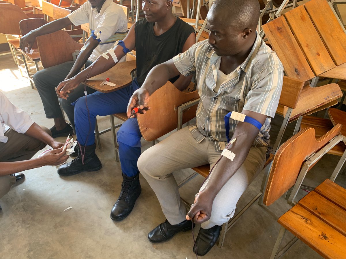 APADECO_BURUNDI's tweet photo. Les activités de sensibilisations au don de sang et collecte déjà encours à L’ #UEA https://t.co/dEszgBb8ac