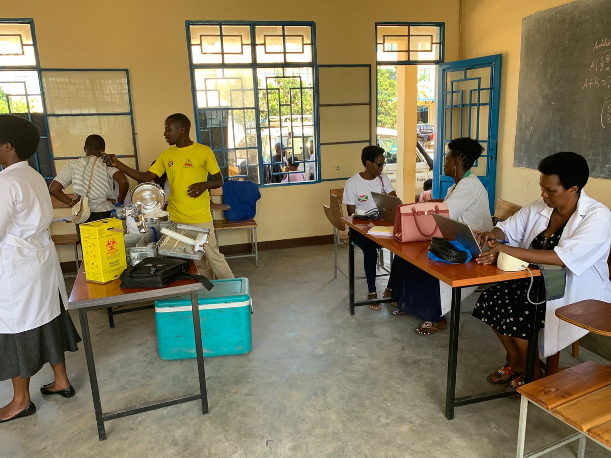APADECO_BURUNDI's tweet photo. Les activités de sensibilisations au don de sang et collecte déjà encours à L’ #UEA https://t.co/dEszgBb8ac