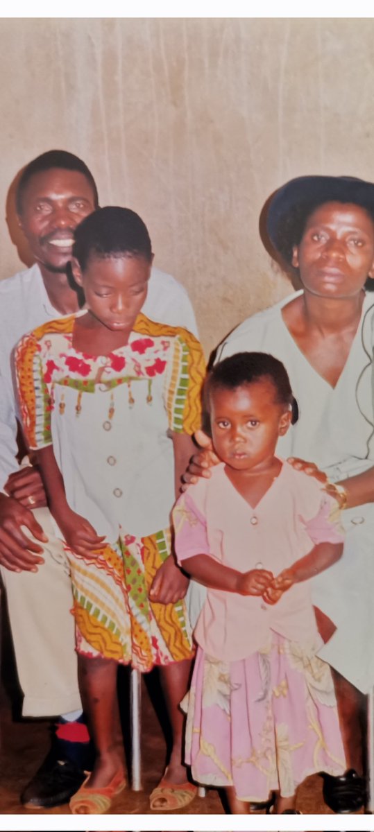 Funiey_M's tweet photo. @TheNaijaGambit @skinycomics Can I please have one of my sister and I this is the only childhood picture we have together and one of me and my parents. https://t.co/tmVEONNCij
